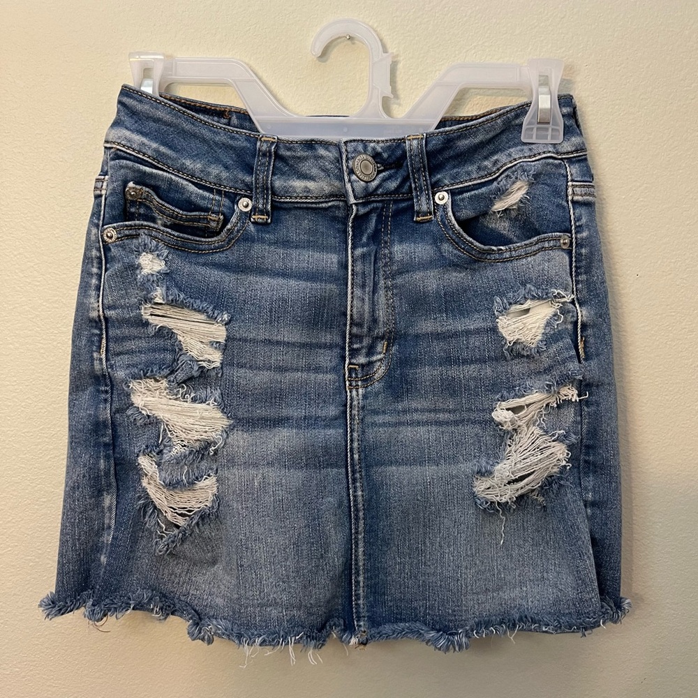 American Eagle Women’s Cut Off Next Level Stretch Distressed Skirt! Size 4.